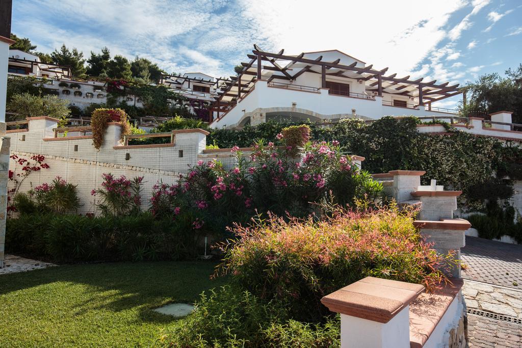 Holiday Lodge Al Porto Mattinata Exterior photo